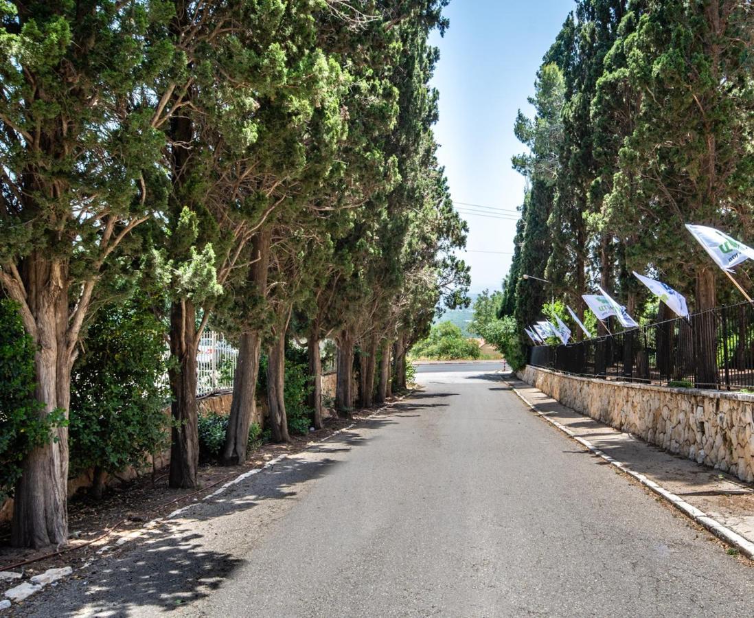 Eden Inn Zikhron Ya'akov Exteriör bild