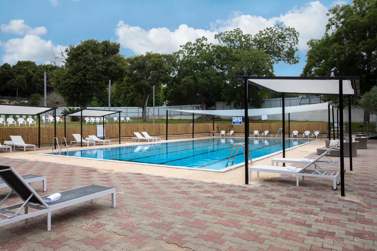 Eden Inn Zikhron Ya'akov Exteriör bild