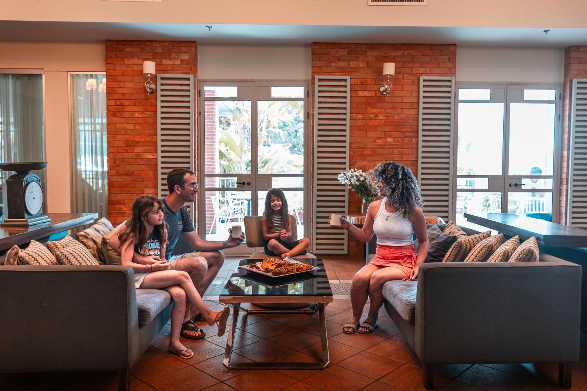 Eden Inn Zikhron Ya'akov Exteriör bild