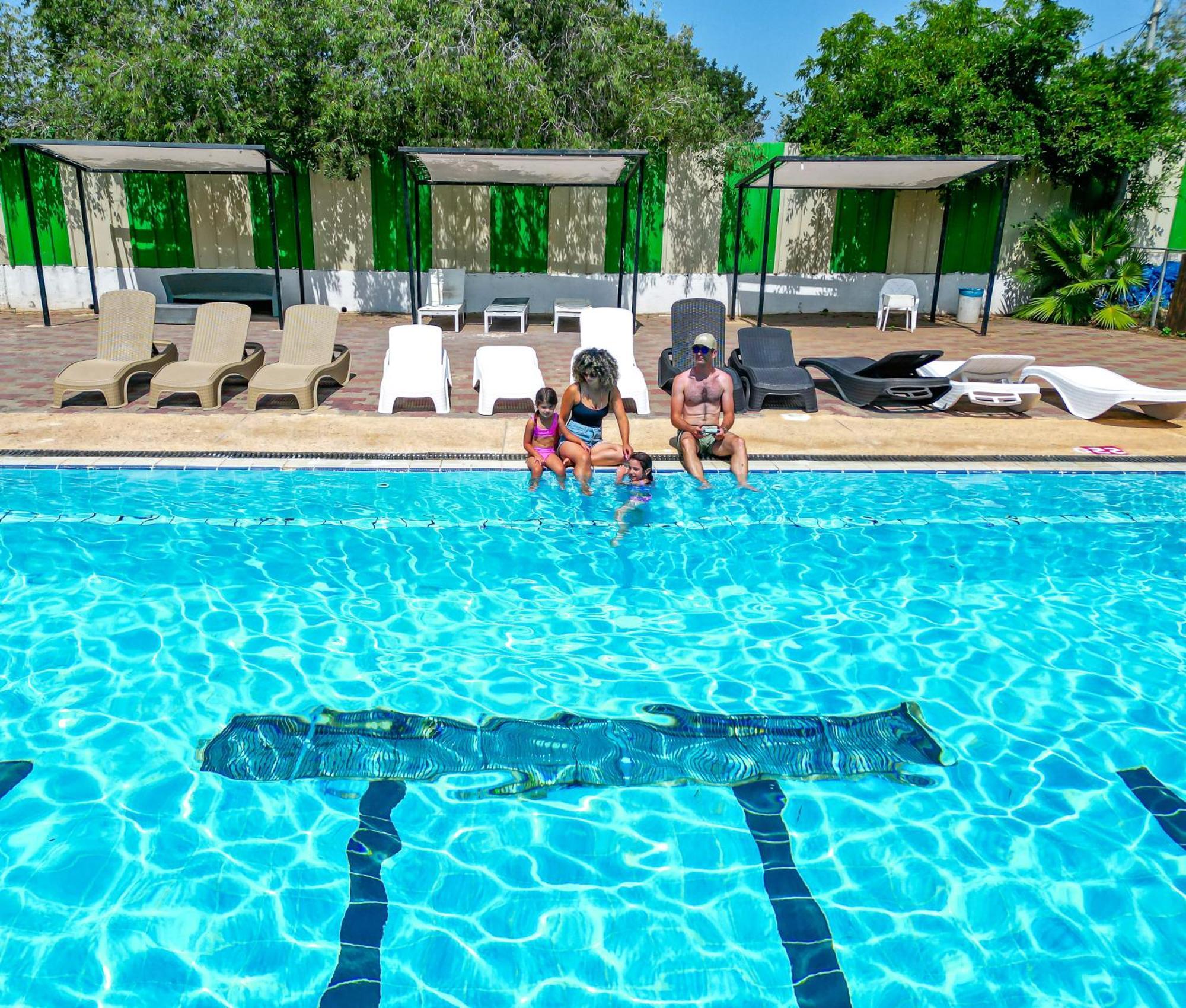 Eden Inn Zikhron Ya'akov Exteriör bild