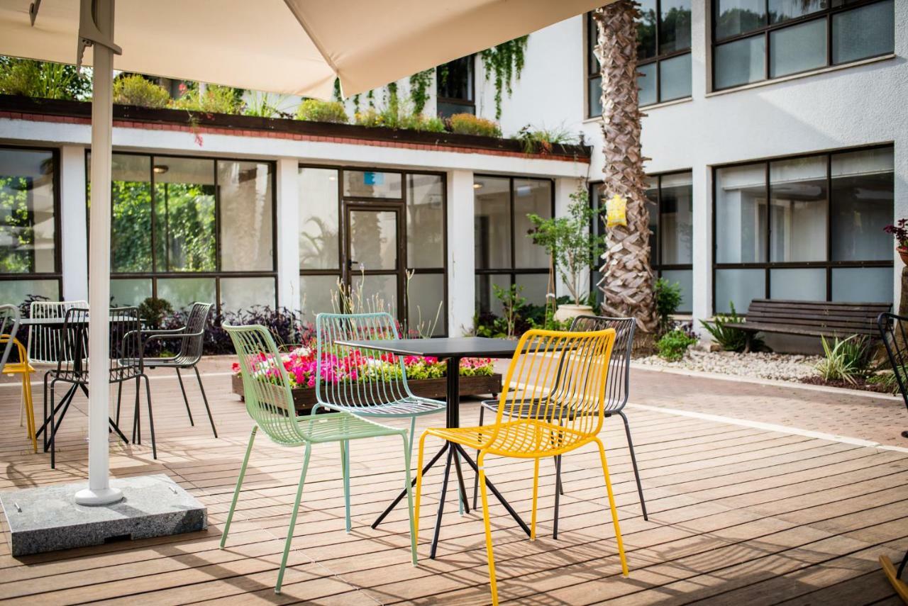 Eden Inn Zikhron Ya'akov Exteriör bild